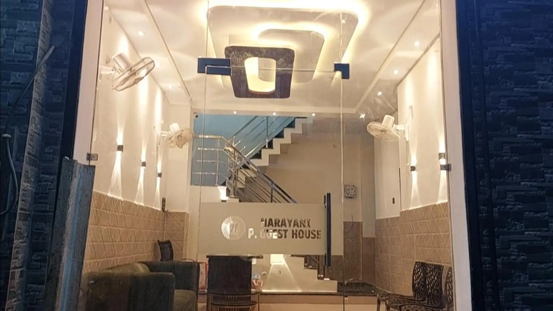 Narayani Paying Guest House فاراناسي الهند