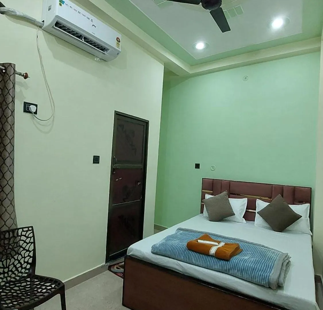 Narayani Paying Guest House فاراناسي الهند